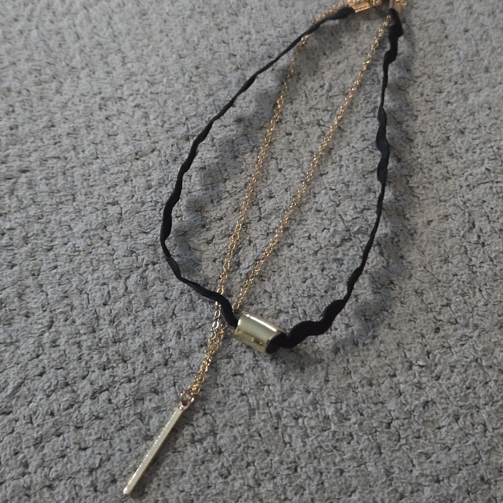 Elegant Gold and Black Necklace
